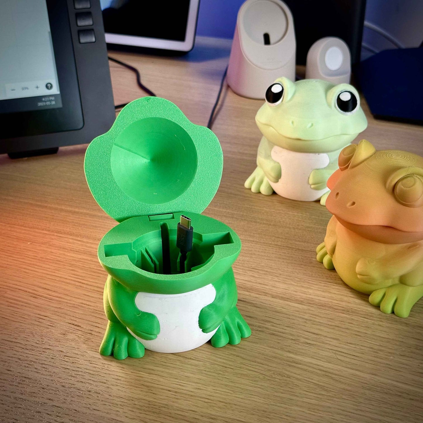 Frog Cable Holder - Single Colour for Tangle-Free Organization
