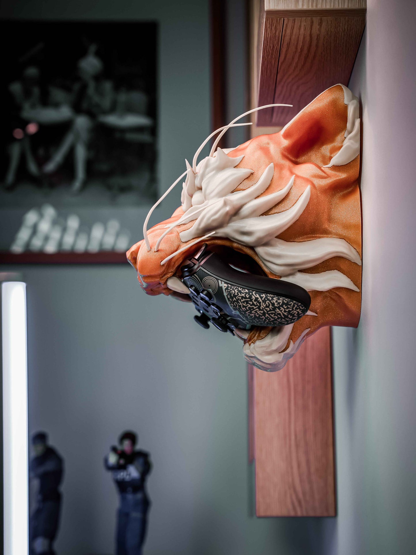 Tiger Gaming Controller Stand - The Ultimate Organizer for Your Gaming Gear